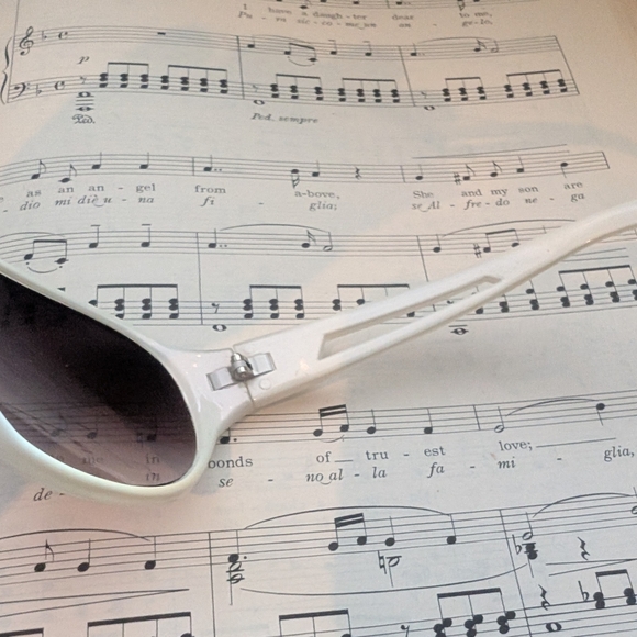 Kenzie Stylish White Aviator Sunglasses - Picture 7 of 11